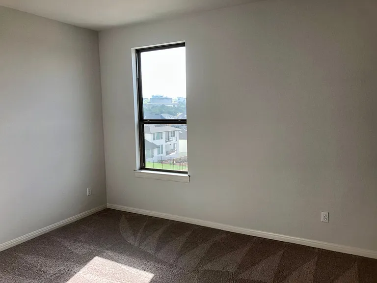 1920 Murano Ln — Photo 16