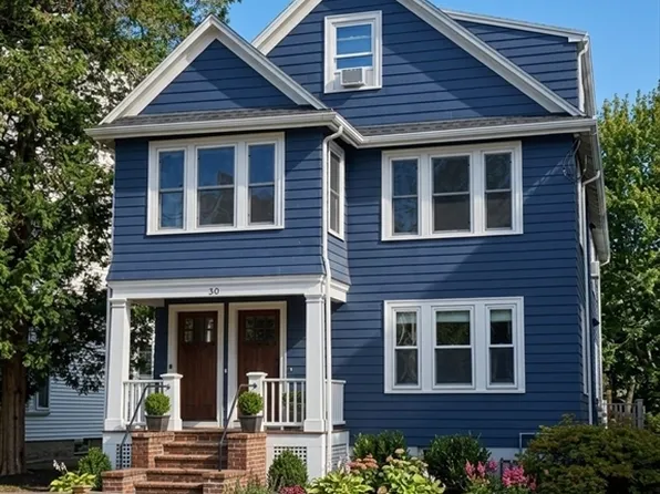 30 Cypress St #2, Brookline, MA 02445