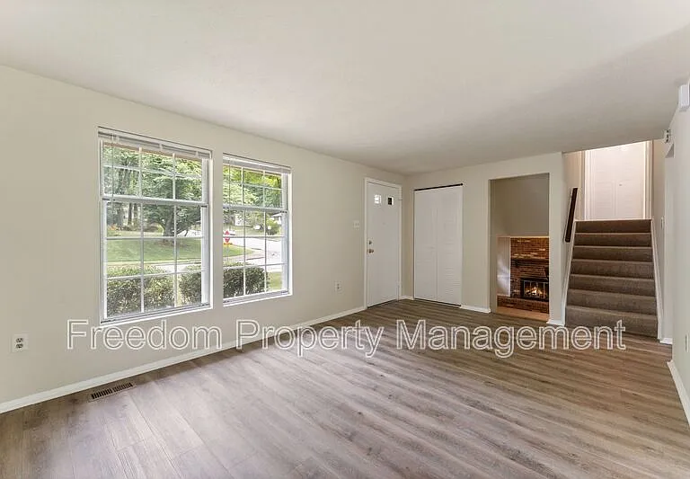 2516 Tabor Ct — Photo 6
