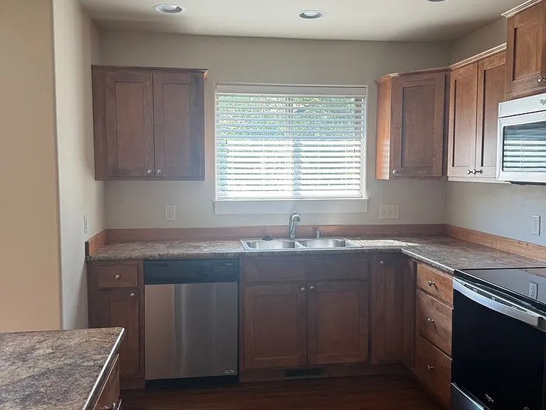 1851 Buckrake Ave — Photo 8