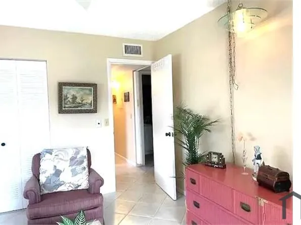 719 Flanders Dr #O, Delray Beach, FL 33484