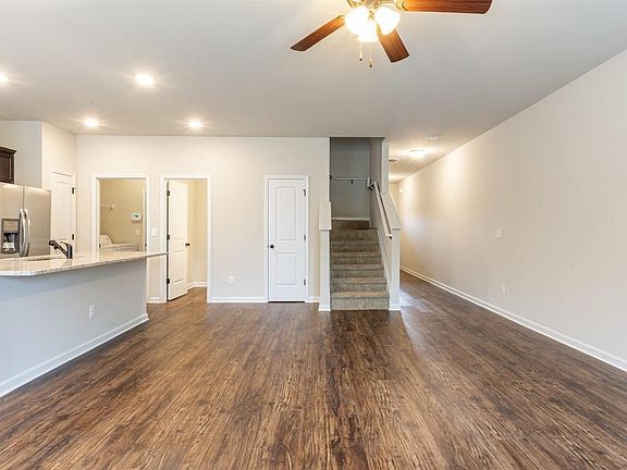 5th image of 1049 McConaughy Ct