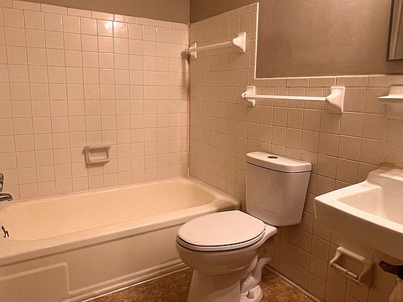4th image of 315 Wilson St #557