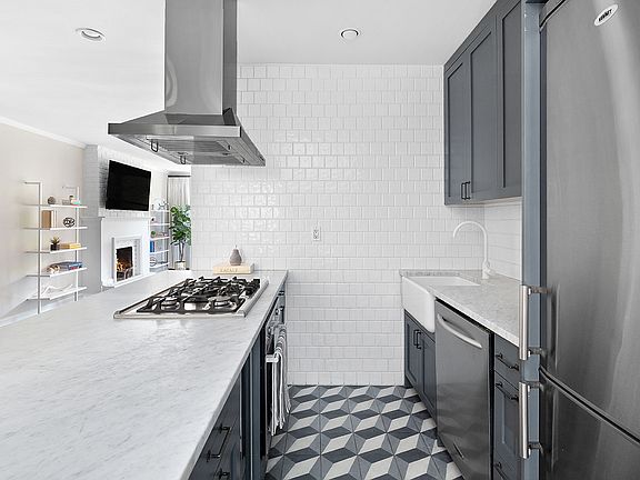 3rd image of 250 W 15th St APT 4G