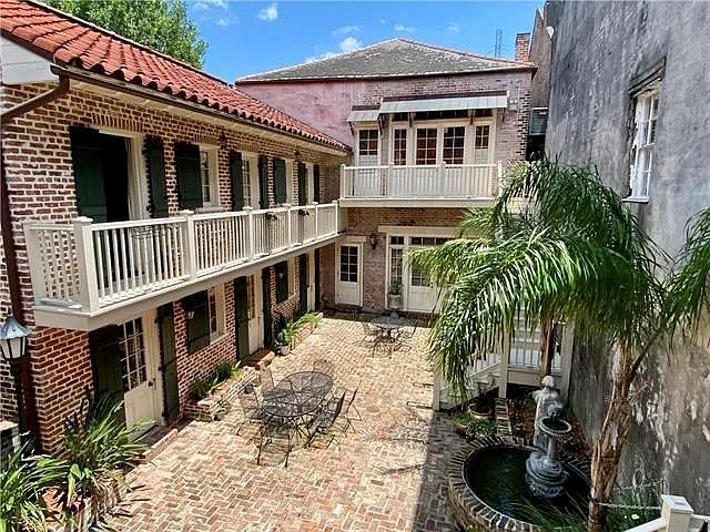 1027 Chartres St #F — Photo 23