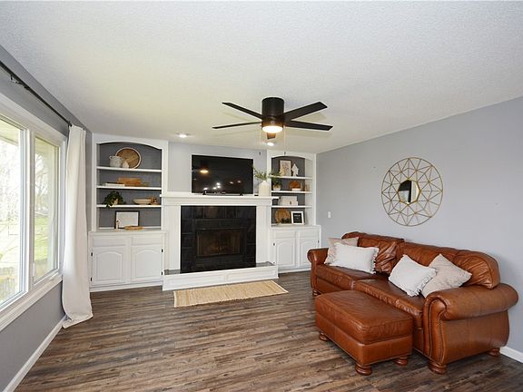 3rd image of 6119 Oakwood Dr