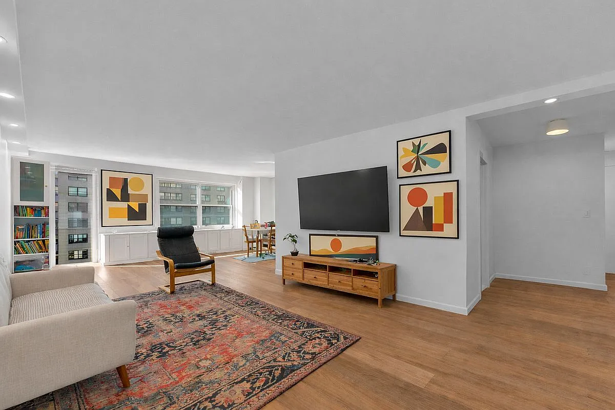 150 W End Ave APT 21M photo 1