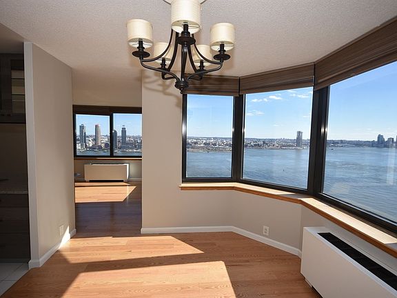5th image of 415 E 37th St APT 26F