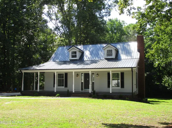 804 W Scotsdale Road, Laurinburg, NC 28352