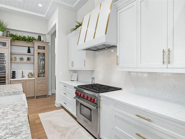 10331 Los Feliz Dr — Photo 25