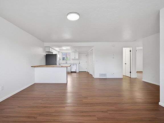 5th image of 951 Iowa Ave APT 12