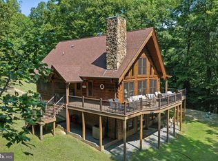 32 Shoreline Dr, Warsaw, VA 22572