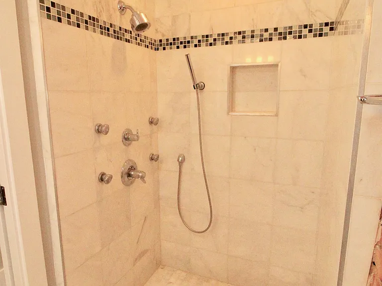 3021 Sherman Ave NW — Photo 12