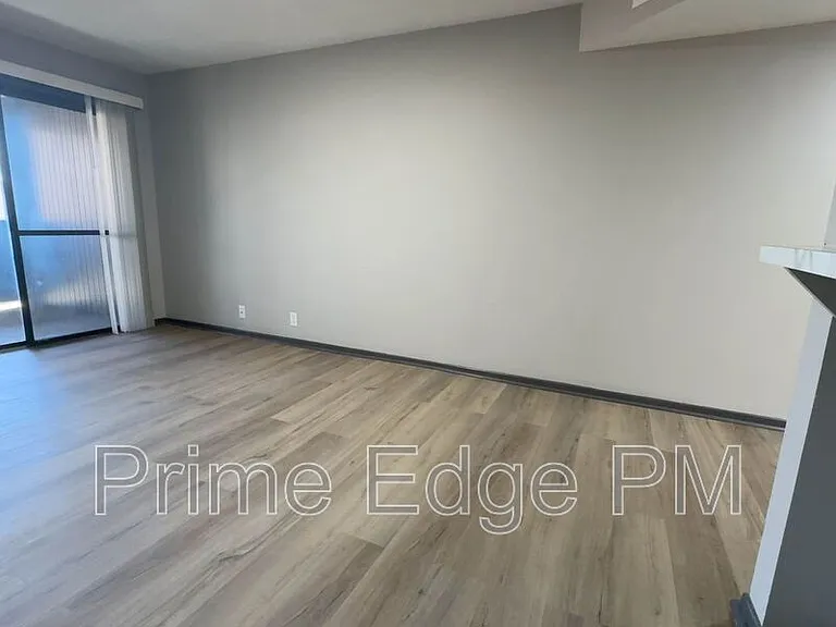 1121 N 28th St #8 — Photo 5