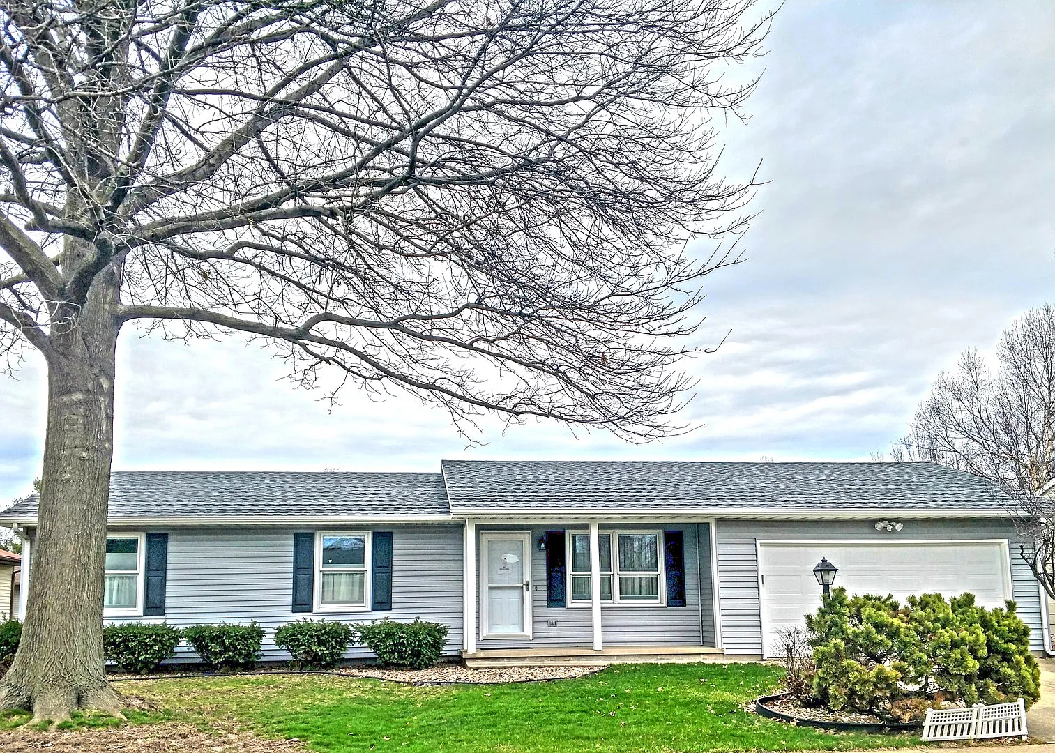 2604 Worcester Dr photo 1
