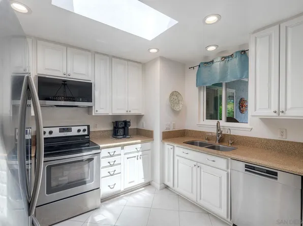 3597 Pear Blossom Dr, Oceanside, CA 92057