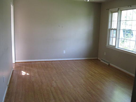 5th image of 325 Eugene Dr NW