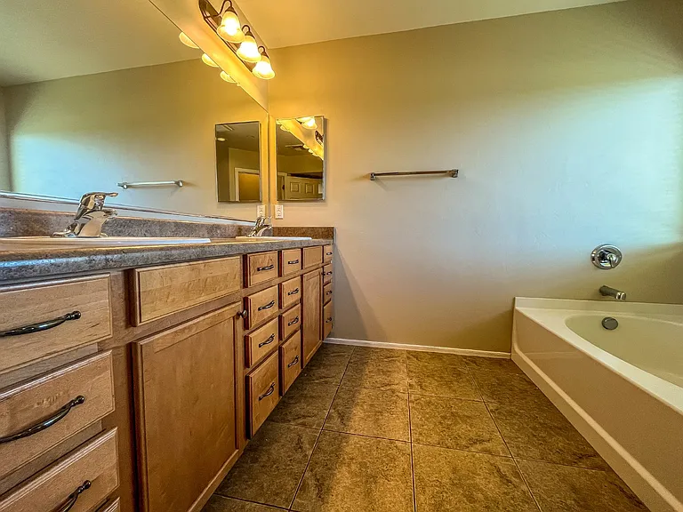 853 W Calle Barbitas — Photo 32
