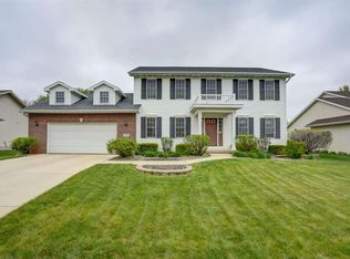 2116 Meadow Grn, Stoughton, WI 53589