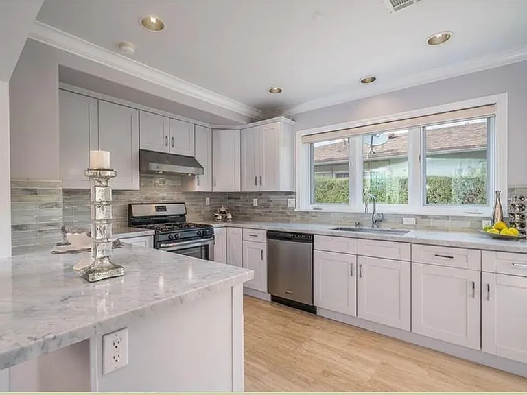 555 Sierra Madre Blvd — Photo 13