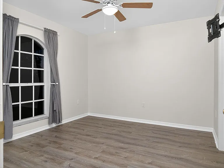 Bedroom1 2/3