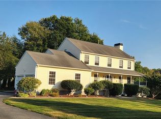 2 Jay Ct, Cranston, RI 02921