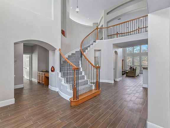 5th image of 8905 Thompson Dr