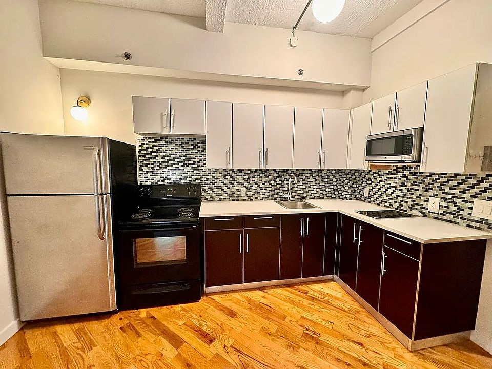 1st image of 29-28 41st Ave #208