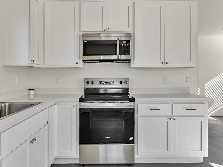 1340 W Mariposa Ave — Photo 5