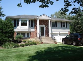 23 Ringler Dr, East Northport, NY 11731