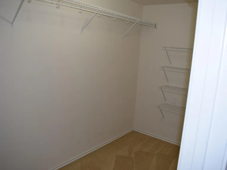 2122 Creek Knl — Photo 18
