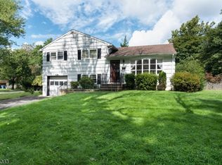 4 Douglas Rd, Green Brook, NJ 08812