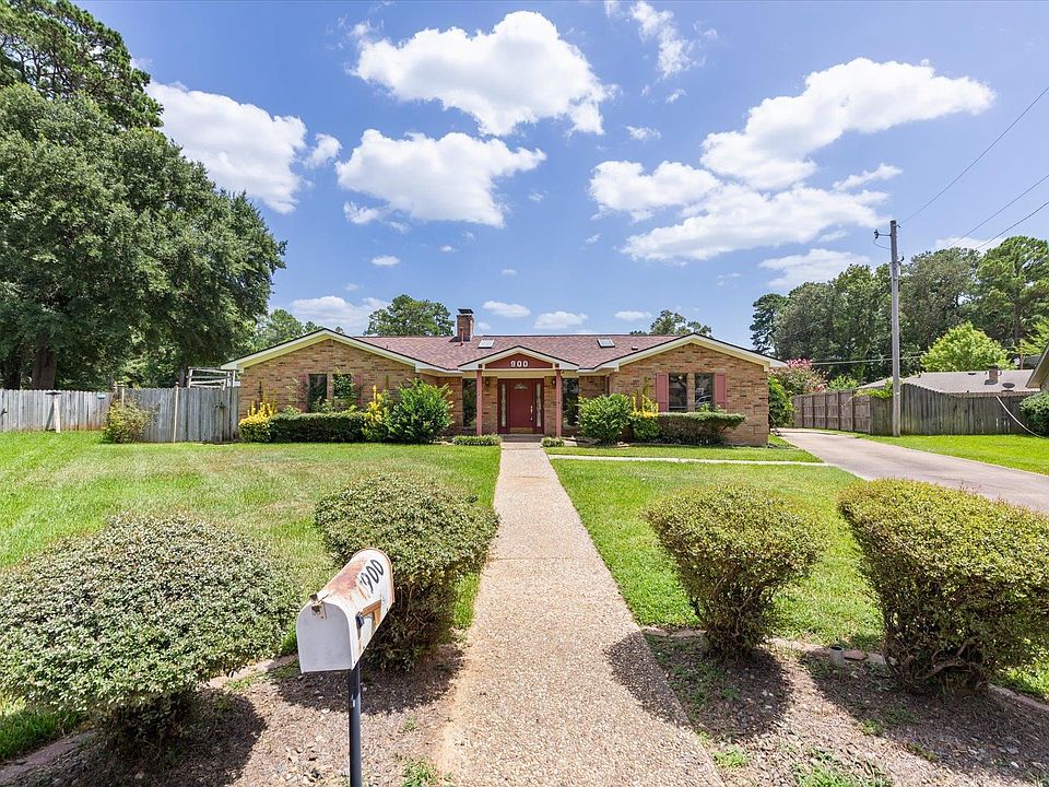 1st image of 900 Regency Dr