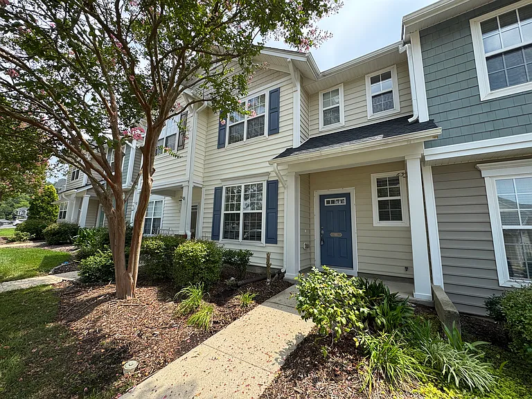 413 Hamlet Park Dr — Photo 3