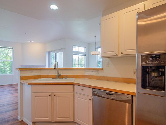 4th image of 5232 236th Pl SE #21-7