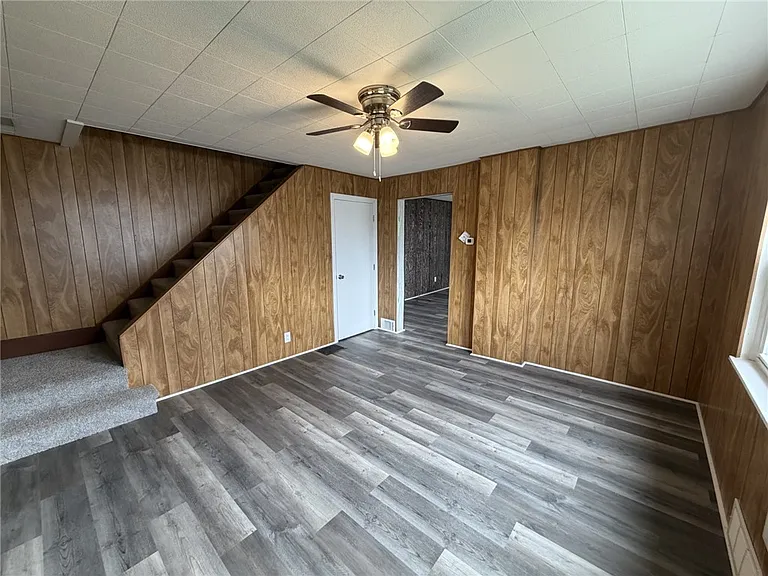 1154 Eisenhower Dr — Photo 10