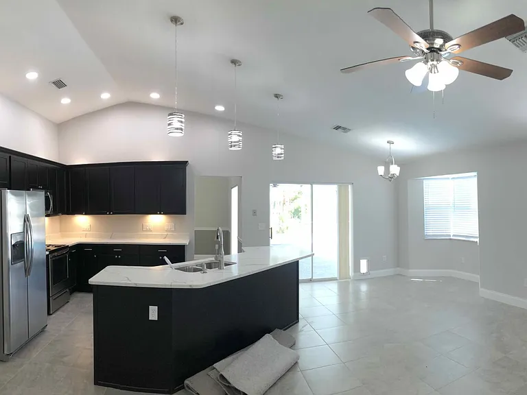 545 Grace St — Photo 1