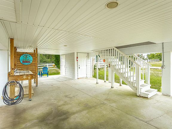 Under Shower and entrance 