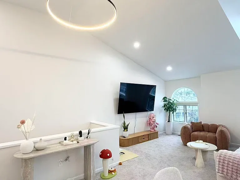 40 Oak Park Dr #2 — Photo 1
