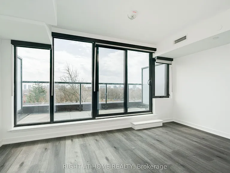 897 College St W #518 — Photo 19