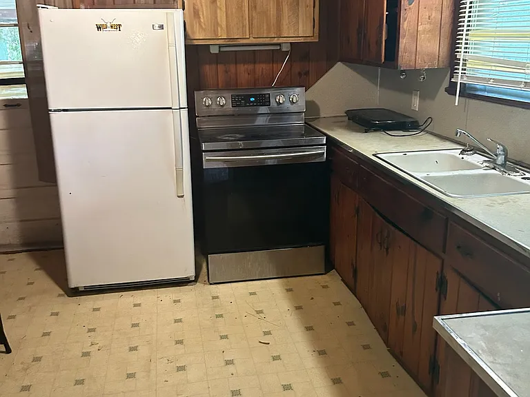 4436 Railroad Ave — Photo 3