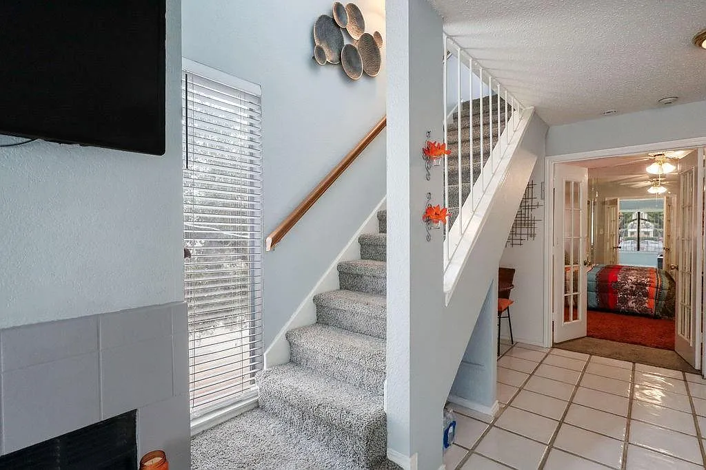 2 bed, 894 sqft, $1,465 — Photo 4