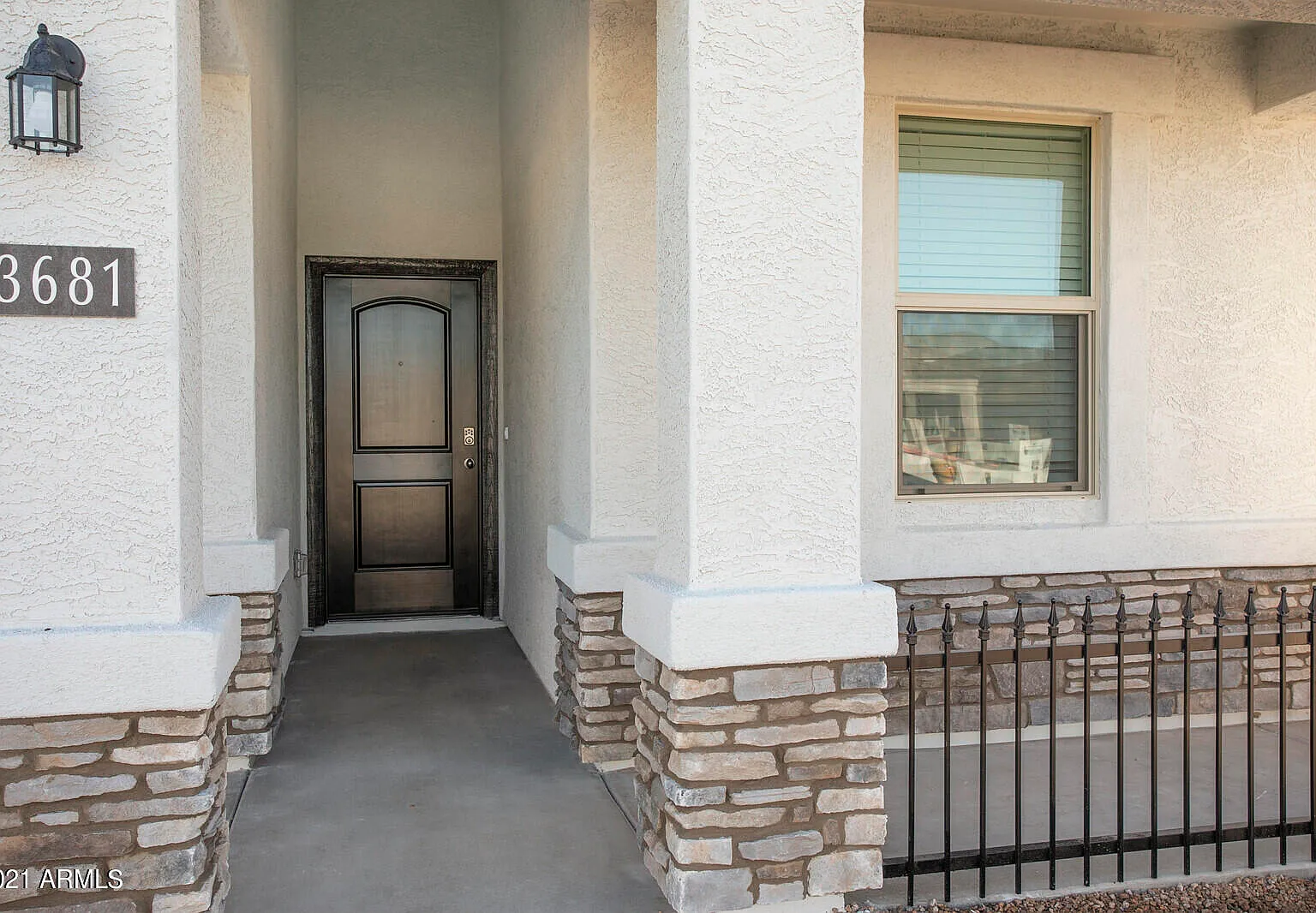 4 bed, 3.0 bath, 2550 sqft, $2,300 — Photo 2