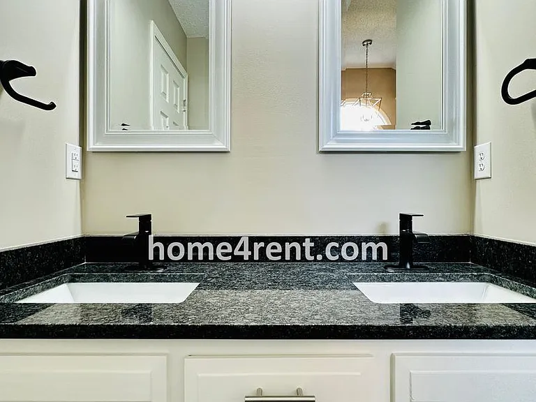 902 Sherman Pkwy — Photo 38