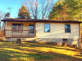 805 Topaz Dr, Max Meadows, VA 24360