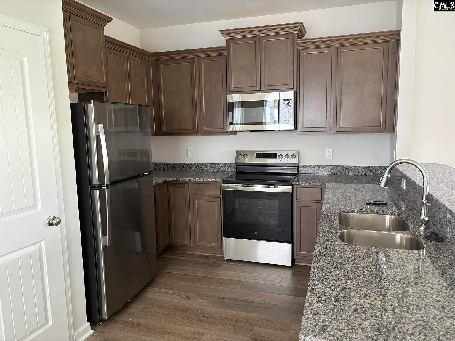 3 bed, 1476 sqft, $2,015 — Photo 3