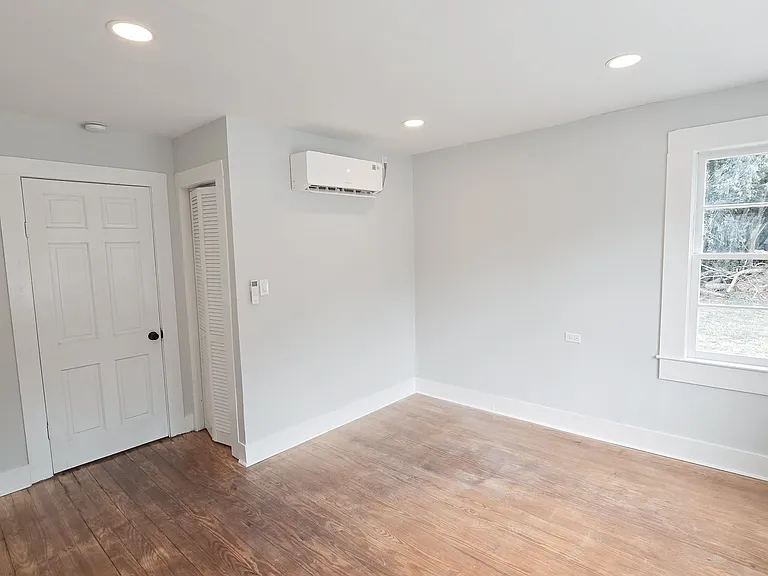 338 S Locust Ave — Photo 13