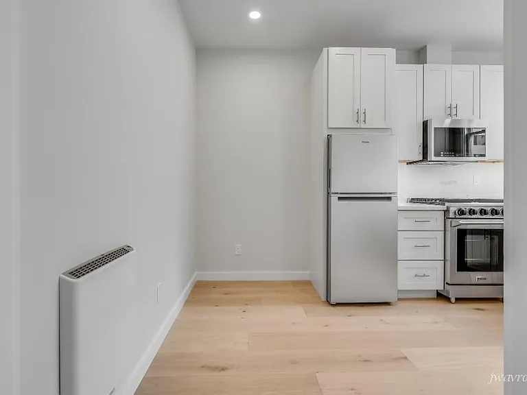 30 Liberty St #6 — Photo 4