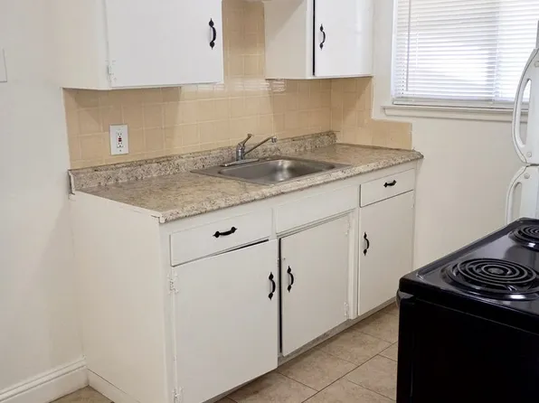 Three Palms, 1411-1433 N Palm Ave #1425, Fresno, CA 93728