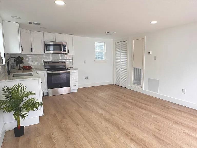 1569 Elliott 1/2 St #A — Photo 6